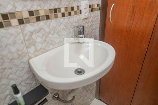 Lavabo de casa à venda com 3 quartos, 108m² em Vila Fachini, São Paulo