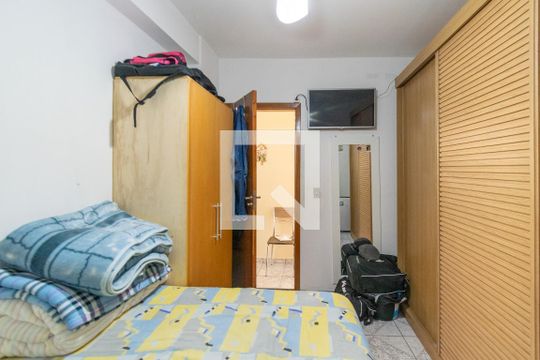 Quarto 2 casa 1 de casa à venda com 7 quartos, 242m² em Vila Mira, São Paulo
