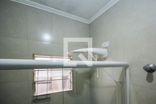 Banheiro de casa para alugar com 2 quartos, 75m² em Parque Maria Domitila, São Paulo