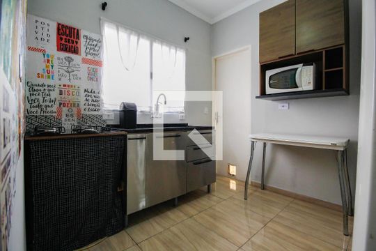 Cozinha de casa para alugar com 2 quartos, 75m² em Parque Maria Domitila, São Paulo