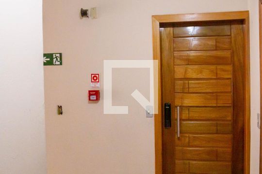 Hall de entrada de apartamento à venda com 2 quartos, 51m² em Batistini, São Bernardo do Campo
