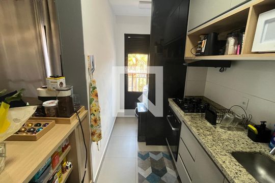Cozinha de apartamento à venda com 2 quartos, 61m² em Fazenda Santa Cândida, Campinas