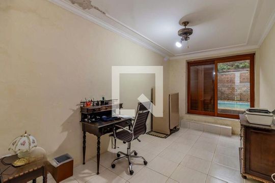 Escritório de casa à venda com 3 quartos, 308m² em Espírito Santo, Porto Alegre