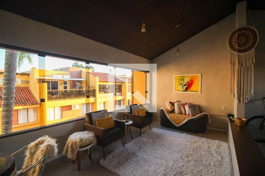 Sala 2 de casa de condomínio à venda com 3 quartos, 142m² em Medianeira, Porto Alegre