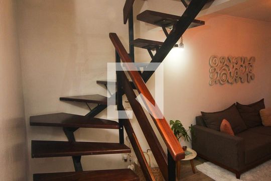 Escada de casa de condomínio à venda com 3 quartos, 142m² em Medianeira, Porto Alegre