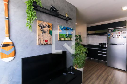 Sala/Cozinha de apartamento para alugar com 2 quartos, 39m² em Quarta Parada, São Paulo