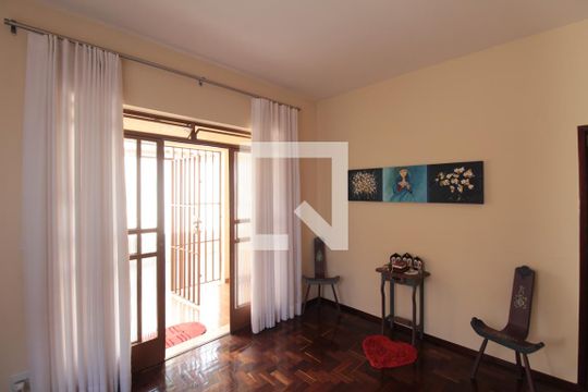 Sala de casa à venda com 2 quartos, 351m² em Glória, Belo Horizonte