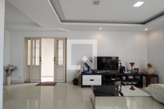 Sala de casa de condomínio à venda com 5 quartos, 900m² em Pechincha, Rio de Janeiro