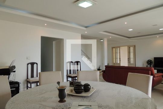 Sala de casa de condomínio à venda com 5 quartos, 900m² em Pechincha, Rio de Janeiro