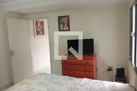Quarto 1 de casa para alugar com 3 quartos, 1200m² em Vila Sao Joao, Guarulhos