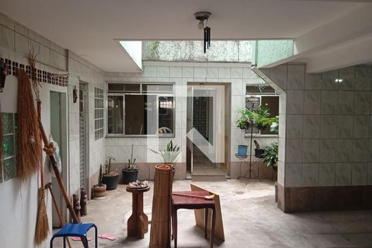 Quintal inferior de casa para alugar com 3 quartos, 1200m² em Vila Sao Joao, Guarulhos