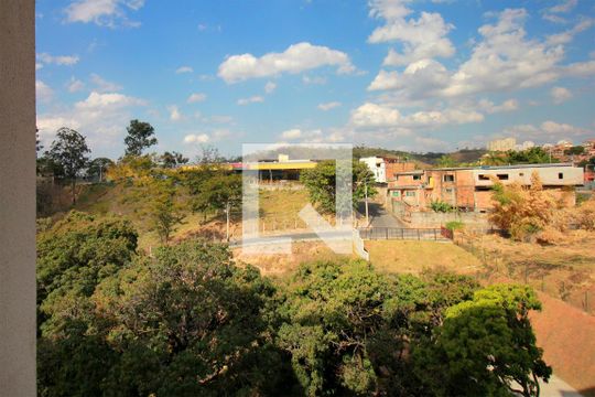 Vista Quarto 2 de apartamento para alugar com 2 quartos, 54m² em Goiânia, Belo Horizonte