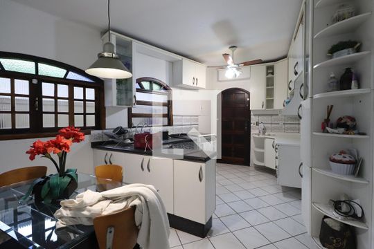 Cozinha de casa à venda com 6 quartos, 400m² em Vila Carrão, São Paulo