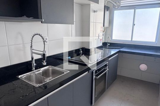 Cozinha de apartamento para alugar com 2 quartos, 57m² em Jardim Nova Europa, Campinas
