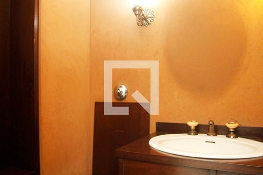 Lavabo de apartamento para alugar com 3 quartos, 152m² em Rio Branco, Porto Alegre