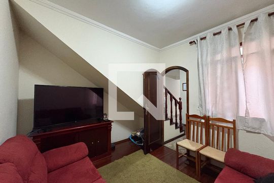 Sala de TV de casa à venda com 5 quartos, 360m² em Vila Humaita, Santo André