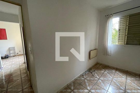 Quarto 1 de apartamento para alugar com 2 quartos, 49m² em Arco Íris, Cotia