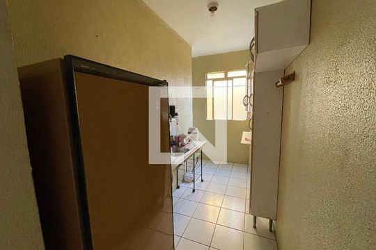 Cozinha de apartamento para alugar com 2 quartos, 49m² em Arco Íris, Cotia