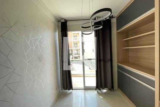 Sala de apartamento para alugar com 2 quartos, 55m² em Parque Frondoso, Cotia