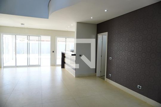 Sala de casa de condomínio para alugar com 4 quartos, 330m² em Riviera Tamborlim, Americana