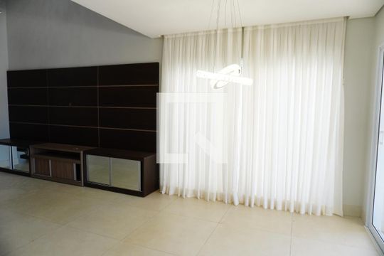 Sala de casa de condomínio para alugar com 4 quartos, 330m² em Riviera Tamborlim, Americana