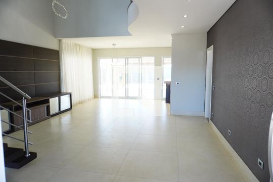 Sala de casa de condomínio para alugar com 4 quartos, 330m² em Riviera Tamborlim, Americana