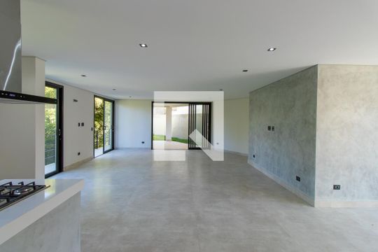 Sala de casa de condomínio para alugar com 4 quartos, 319m² em Jardim Barbacena, Cotia