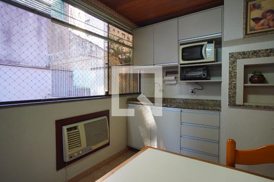 Varanda Gourmet de apartamento à venda com 3 quartos, 90m² em Petrópolis, Porto Alegre