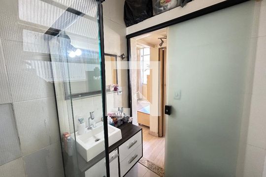 Banheiro de apartamento à venda com 1 quarto, 50m² em Todos Os Santos, Rio de Janeiro