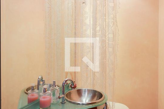 Lavabo de casa para alugar com 4 quartos, 360m² em Vila Pauliceia, São Paulo