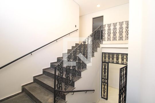 Escada de kitnet/studio para alugar com 1 quarto, 23m² em Socorro, São Paulo