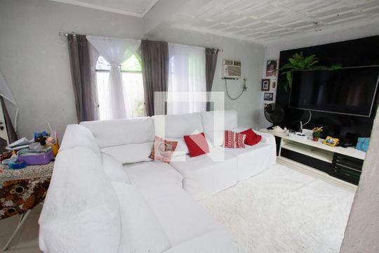 Sala de Estar de casa de condomínio à venda com 3 quartos, 380m² em Taquara, Rio de Janeiro