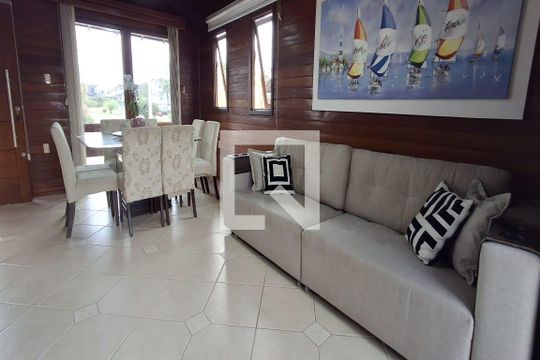 Sala de casa para alugar com 3 quartos, 260m² em Canasvieiras, Florianópolis