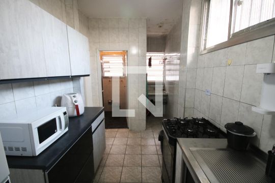 Cozinha de apartamento para alugar com 1 quarto, 40m² em Canto do Forte, Praia Grande