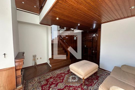 Sala de casa de condomínio para alugar com 4 quartos, 400m² em Morada dos Pássaros, Barueri