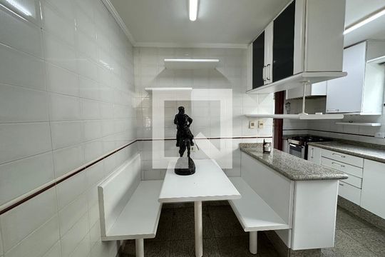 Cozinha de casa de condomínio para alugar com 4 quartos, 400m² em Morada dos Pássaros, Barueri