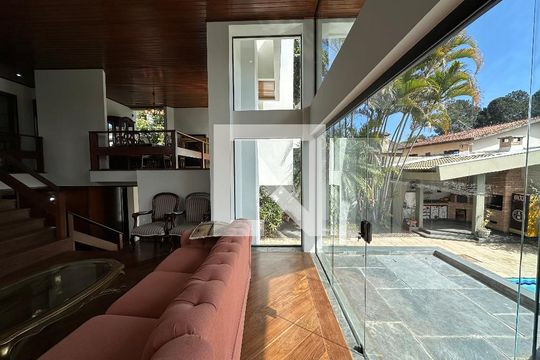 Sala de casa de condomínio para alugar com 4 quartos, 400m² em Morada dos Pássaros, Barueri