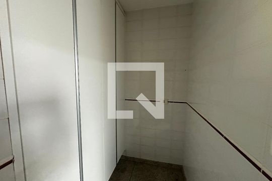 Despensa de casa de condomínio para alugar com 4 quartos, 400m² em Morada dos Pássaros, Barueri