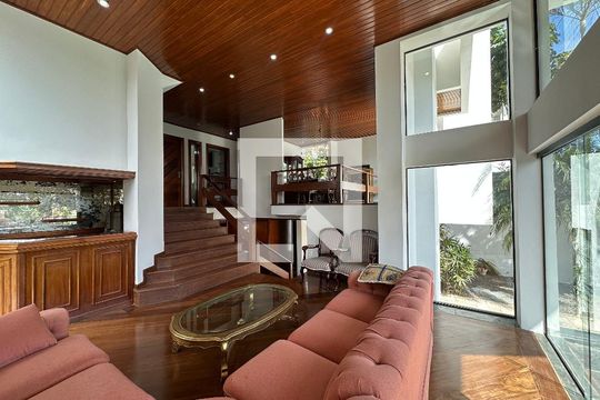 Sala de casa de condomínio para alugar com 4 quartos, 400m² em Morada dos Pássaros, Barueri