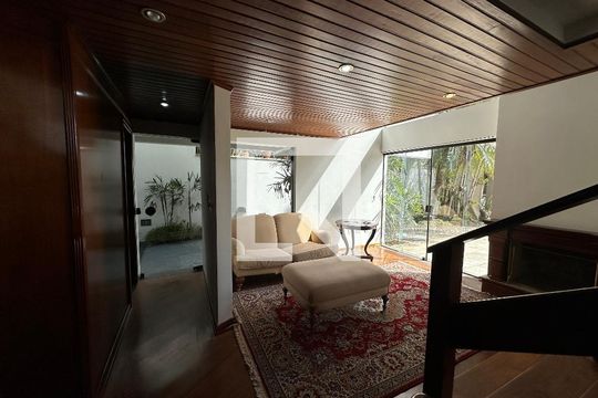 Sala de casa de condomínio para alugar com 4 quartos, 400m² em Morada dos Pássaros, Barueri