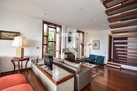 Sala de casa à venda com 5 quartos, 316m² em Jardim Leonor, São Paulo