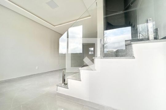 Sala - Escada de casa à venda com 2 quartos, 67m² em São Jorge, Novo Hamburgo