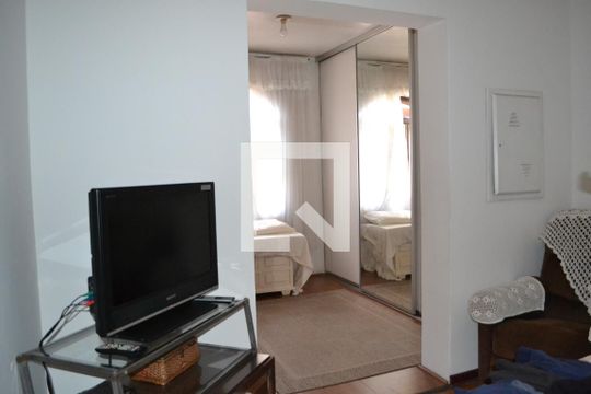 Suíte de casa à venda com 3 quartos, 140m² em Vila Cordeiro, São Paulo