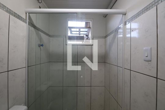 Banheiro/casa fundos de casa para alugar com 4 quartos, 130m² em Harmonia, Canoas