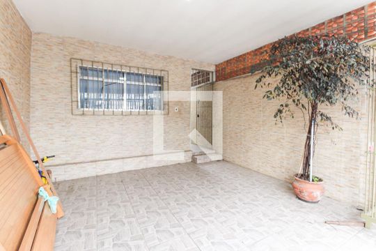 Garagem de casa para alugar com 3 quartos, 110m² em Vila Rosaria, São Paulo