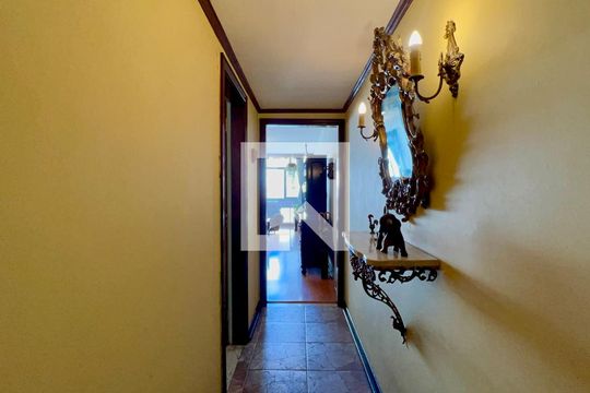 Corredor Entrada  de apartamento para alugar com 2 quartos, 100m² em Jardim Paulista, São Paulo