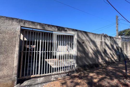 Fachada de casa à venda com 3 quartos, 360m² em Jardim Eulina, Campinas