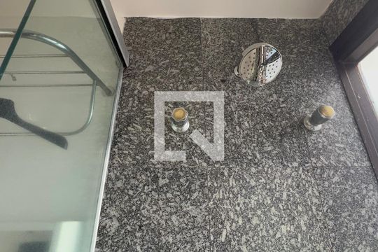 Banheiro de kitnet/studio para alugar com 1 quarto, 32m² em Vila Mariana, São Paulo