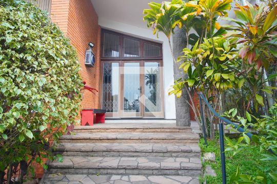 Entrada  de casa à venda com 4 quartos, 300m² em Três Figueiras, Porto Alegre
