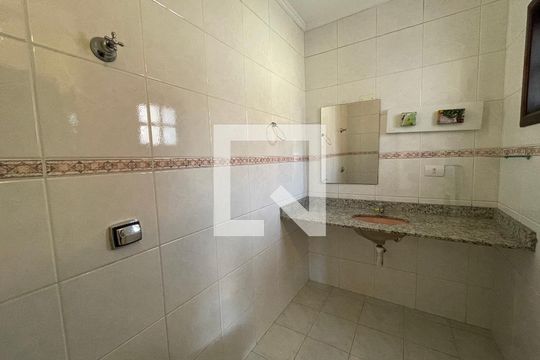 Banheiro da Suíte 2 de casa de condomínio para alugar com 4 quartos, 326m² em Granja Vianna cotia, Cotia